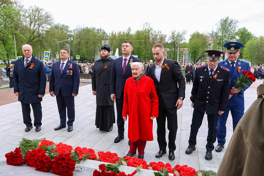 Торжественные церемонии возложения венков и цветов к мемориалам воинской доблести в День Великой Победы в Подольске